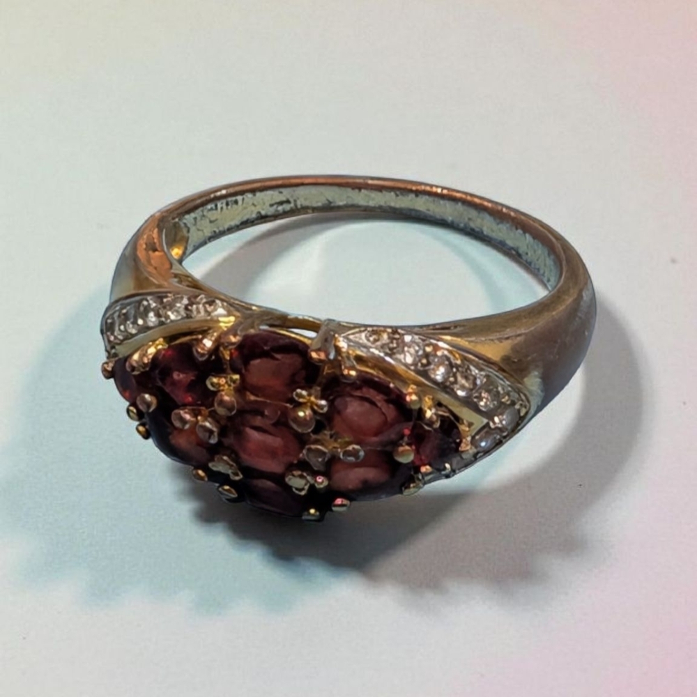 Elegant Gold and Red Gemstone Ring Size 8